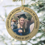 2 Foto Abschluss Elegante Imitate Locarno Keramik Ornament<br><div class="desc">Erinnern Sie sich an den Erfolg des Absolventen mit einem eleganten Schwarz-Gold-Brauch zwei Foto rund Abschluss Weihnachtsschmuck. Bilder und Text sind einfach zu verändern und können auf Vorder- und Rückseite unterschiedlich sein. (IMAGE & TEXT DESIGN TIPS: 1) Um die Position der Formulierung anzupassen, fügen Sie Leerzeichen am Anfang oder Ende....</div>