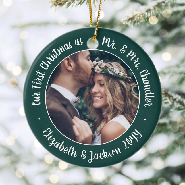 2 Foto Mr. & Mrs. 1. Weihnachtskript Green Keramik Ornament (Von Creator hochgeladen)