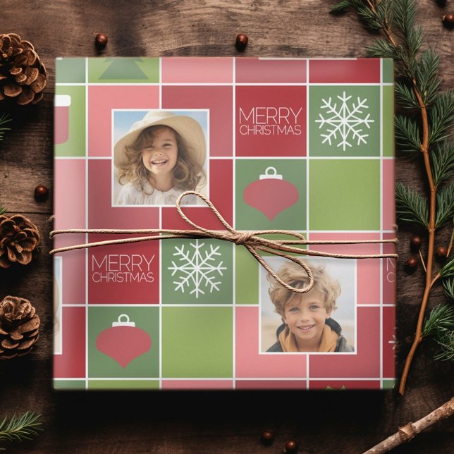 2 Foto Rot grüner Farbblock Frohe Weihnachten Geschenkpapier (Personalized Christmas Wrapping Paper - Add your Photo for a festive gift!)