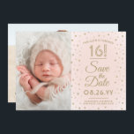 2 Foto Sweet 16 Birthday Blush Gold Save the Date<br><div class="desc">Mit dieser stilvollen 2-Foto-Rosa- und Goldeinladung Save the Date 3.5"x5" laden Sie Familie und Freunde zu einem Sweet 16. Fest für sie ein. (IMAGE PLACEMENT TIP: Eine einfache Möglichkeit, ein Foto genau so zu zentrieren, wie Sie es gewollt haben, ist es, es einzuschneiden, bevor Sie es auf die Zazzle-Website hochladen.)...</div>