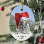 2 Foto Text Bark Humbug Happy Howlidays Hund Keramik Ornament<br><div class="desc">Feiern Sie die Freuden Ihres Furry Familienmitglieds mit einem maßgeschneiderten 2-Foto-Oval-Keramik-Ornament. Text- und Hundebilder auf dieser Vorlage sind einfach zu personalisieren und können auf Vorder- und Rückseite unterschiedlich oder gleich sein. Falls gewünscht, ändern Sie "Bark Humbug" und "Happy Howlidays" in "Frohe Weihnachten" oder anderen Text. Die Ornamente können auch für...</div>