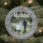 2 Foto Unsere ersten Weihnachten Verheirateten Imi Keramik Ornament<br><div class="desc">Feiern Sie einen fröhlichen 1. Urlaub als Mr. und Mrs. mit einem maßgeschneiderten 2-Foto "Unser erstes Weihnachten Verheiratet" rund Imitate graue Keramik Ornament aus Holz. Alle Texte und Bilder auf dieser Vorlage sind einfach zu personalisieren und können auf Vorder- und Rückseite unterschiedlich oder gleich sein. (IMAGE & TEXT DESIGN TIPS:...</div>