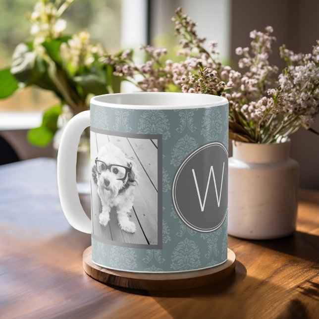 2 FotoCollage - Damask Blue und Monogram Kaffeetasse (Mug template with a place for photos and custom text)