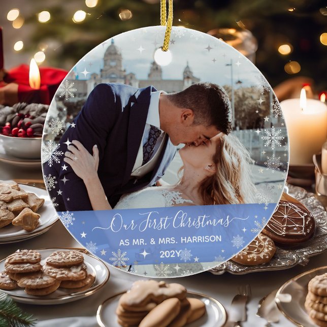 2 Fotos (Vert+H) 1. Weihnachtsfeier Frau Snowflake Keramik Ornament (Our First Christmas as Mr. & Mrs. Elegant Modern Calligraphy Personalized Names 2 Photos Snowflakes)