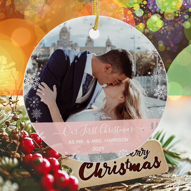2 Fotos (Vert+H) 1. Weihnachtsfeier Frau Snowflake Keramik Ornament (Our First Christmas as Mr. & Mrs. Elegant Modern Calligraphy Personalized Names 2 Photos Snowflakes)