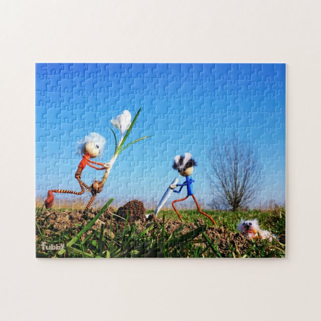 2 Fubby's die een bol krokus planten. Puzzle (Horizontal)