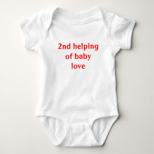 2. Helfen der Baby-Liebe Baby Strampler