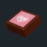 2. Hochzeitstag Foto Ehefrau Geschenkboxen<br><div class="desc">Grafische Rose Quarz rosa Perlen Herzschlag hält Sake Schmuckstück Geschenkboxen. Ideal,  um Ihre Ehefrau auf einem besonderen 2. oder 5. Hochzeitsjubiläum oder einem anderen besondere Anlass ein besonderes Geschenk zu schenken. Angepasst mit eigenen Foto-Wörtern und eigenen Daten. Von Sarah Trett für www.mylittleeden.com entworfen</div>