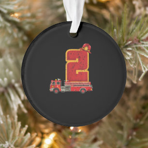 2 Jahre alt Geburtstagskind gibt Feuerwehrmann Ornament