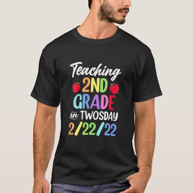 2. Klasse am 2./22/22 Februar T-Shirt (Vorderseite)
