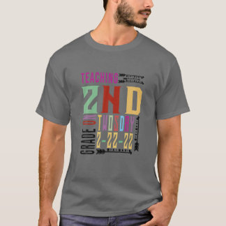 2. Klasse am 2./22/22 Februar T-Shirt