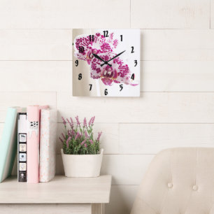 2 Lila Orchideenschreie, die sie fertig geschüttel Quadratische Wanduhr