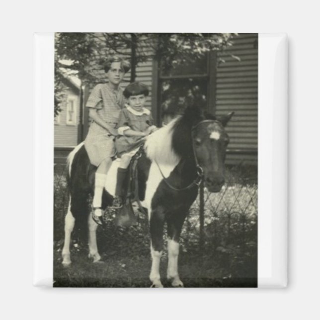 2 MÄDCHEN UND EIN PFERD MAGNET (Vorne)
