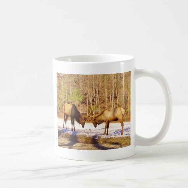 2~ zwei Bull Elk im Schnee Kaffeetasse (Rechts)