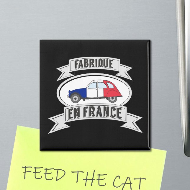 2CV Französisches Abzeichen, hergestellt in Frankr Magnet (2CV Magnet in Black with a Red White Blue Deux Chevaux Illustration)