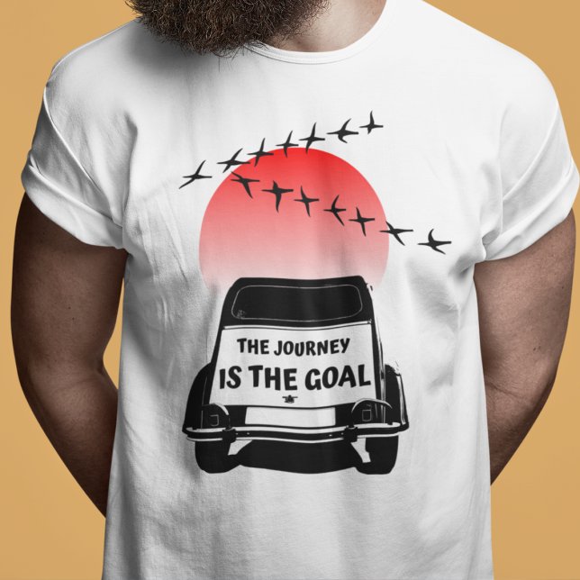 2CV Oldtimer Sonnenuntergang - Die Reise ist das Z T-Shirt (2CV T-Shirt in White with a Red Sunset and Birds Illustration)