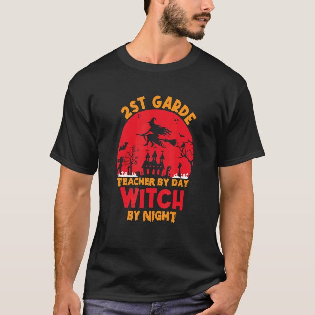 2st grade teacher by day witch by night happy Hall T-Shirt (Vorderseite)