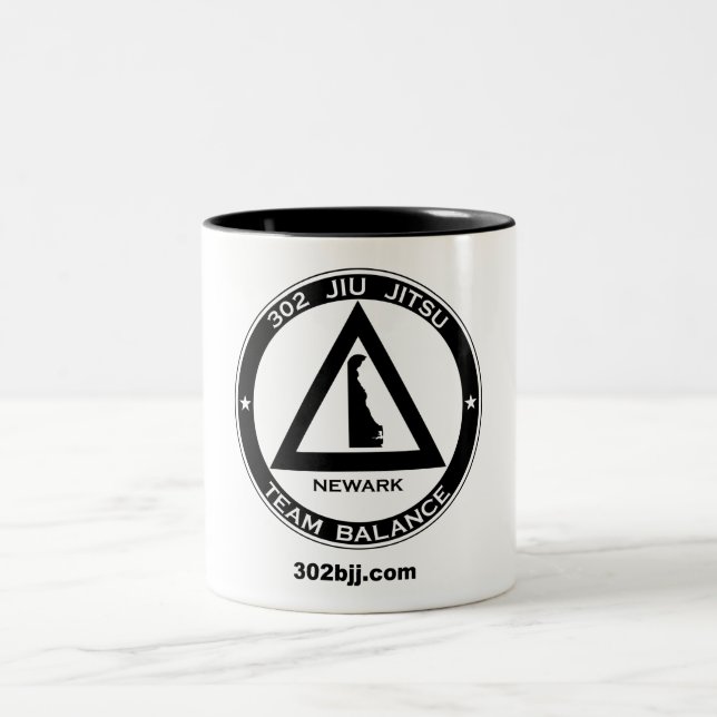 302 Jiu Jitsu Logo-Tasse Zweifarbige Tasse (Mittel)