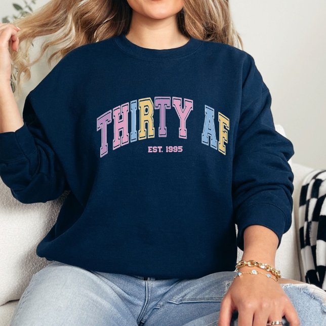30 AF Custom Funny Turning 30 Geburtstag Sweatshirt (vintage collegiate-style font with bold, colorful letters for a fun, retro aesthetic.)