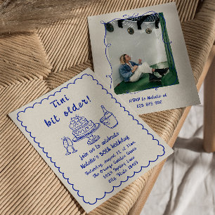 30. Blue Hand Drawn Champagne Cake Geburtstags-Fot Einladung