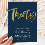 30. Geburtstag Einladung Mens Navy Gold 30<br><div class="desc">30 Marine,  White und Imitate Gold Geburtstag Einladung mit modernen Bürstenskript-Schriftart. Eine einfache und lustige Geburtstagseinladung für Ihr 30. Party.</div>
