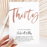 30. Geburtstag Einladung White Rose Gold Dreißig<br><div class="desc">40 - Weiß und Imitat Rose Gold Geburtstag Einladung mit modernen Bürstenskript-Schriftart. Eine einfache und lustige Geburtstagseinladung für Ihr 30. Party.</div>