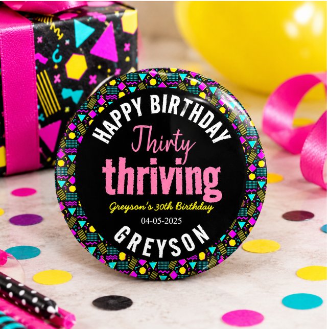 30. Geburtstag in Schwarz und Retro Button (Thirty & Thriving Black and Retro 30th Birthday Button)