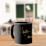 30. Geburtstag schwarzes Gold Hallo dreißig Typogr Tasse<br><div class="desc">Elegant und modern für ein 30. Geburtstagsgeschenk.  Schwarzer Hintergrund und Imitate Goldtext mit einem modischen handgeschriebenen Stilskript: Hallo dreißig. Die Einrichtung ist mit goldenen Punkten geschmückt.</div>