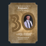 30. Geburtstags-Foto-Einladung Einladung<br><div class="desc">Feiern Sie in der Art mit dieser Schmutzhintergrundeinladung in den Golden und bräunen Sie sich mit einer hübschen Nr. 30. Die nullmitte wird ein Fotofenster für Ihr LieblingsFoto bildend herausgeschnitten. (Entworfen durch Freepik). Die Karte ist einfach, mit Ihrer Benennung, Schriftart andfont Farbe besonders anzufertigenNicht genau was suchen Sie? Alle unsere...</div>