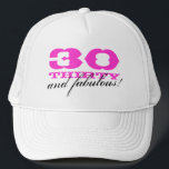 30. Geburtstagshut| 30 und fabelhaft! Truckerkappe<br><div class="desc">Rosa 30. Geburtstagshut| 30 und fabelhaft! Personalisierbare Altersnummer Niedliche 30-tägige Geschenkidee für Frauen: Mutter,  Ehefrau,  Schwester usw.</div>