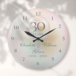 30. Hochzeitstag Elegant Pearl Große Wanduhr<br><div class="desc">Diese elegante 30-jährige Hochzeitsuhr mit einer Perle ist personalisiert mit Ihren speziellen Perljubiläumsinformationen auf Perlenhintergrund. Entwickelt von Thisisnotme©</div>