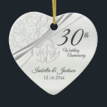 30. Pearl Wedding Jubiläum Keramik Ornament<br><div class="desc">Das Ornament zum 30. Geburtstag der Perle ist für Sie personalisiert. Kann auch für andere Anlässe wie Geburtstag, Freundschaft, Brautgeschenk, Verlobung, Dienstjahre usw. verwendet werden... durch einfaches Ändern des Wortlauts 📌 Wenn Sie weitere Anpassungen benötigen, klicken Sie bitte auf den Button "Weitere Anpassungen vornehmen" oder "Design anpassen oder bearbeiten" und...</div>