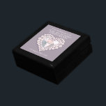 30. Perlenhochzeit Foto Ehefrau Geschenkboxen<br><div class="desc">Grafische Perlen Herzeffekt Sake Schmuckstück Geschenkboxen. Ideal,  um Ihrer Ehefrau ein besonderes Geschenk zu einem 30. Geburtstag der Perle oder zu einem anderen besondere Anlass zu schenken. Angepasst mit eigenen Foto-Wörtern und eigenen Daten. Von Sarah Trett für www.mylittleeden.com entworfen</div>