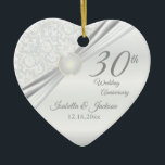 30. Perlenjubiläum Keramikornament<br><div class="desc">⭐ ⭐ ⭐ ⭐ 5 Star Review. 🥇 ORIGINAL COPYRIGHT ART DESIGN VON Donna Siegrist NUR AUF ZAZZLE VERFÜGBAR! Das Ornament zum 30. Geburtstag der Perle ist für Sie personalisiert. Kann auch für andere Anlässe wie Geburtstag, Freundschaft, Brautgeschenk, etc.. verwendet werden, indem einfach die Formulierung ✔ Hinweis: Nicht alle Vorlagenbereiche...</div>