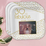 30 und fabelhafte Gold Glitzer Foto 30. Geburtstag Pappteller<br><div class="desc">30 und fabelhafte Gold Glitzer Foto 30. Geburtstag Party Paper Teller. Modernes Design mit trendiger Typografie und Imitaten Gold Glitzer Spots. Das Design hat ein benutzerdefiniertes Foto und einen eigenen Namen. Machen Sie personalisierten Party Teller zum 30. Geburtstag für sie.</div>
