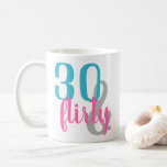 30 und Kokette Geburtstagsfeier Tasse<br><div class="desc">Hallo,  Thirty! Feiern Sie Ihren fabelhaften 30. Geburtstag mit Stil! Diese dreißig kokette Tasse hat rosa und blaue Schrift.</div>