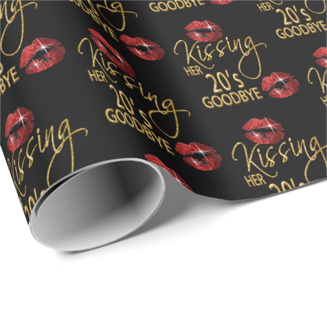 30th Birthday - Kissing Her 20's Goodbye - Red Geschenkpapier (Rolleneckpunkt)