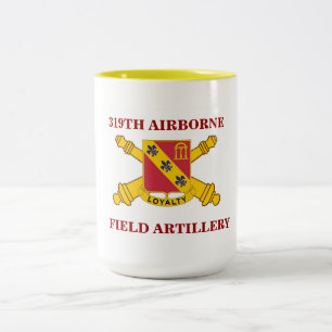 319TH IM FLUGZEUG FELD-ARTILLERIE-TASSE ZWEIFARBIGE TASSE
