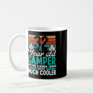32-jähriger Camper auf der Suche nach Vintage-Camp Kaffeetasse
