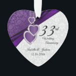 33. Amethyst Damask Hochzeitsszenario-Jubiläumsges Ornament<br><div class="desc">🥇 ORIGINAL COPYRIGHT ART DESIGN VON Donna Siegrist NUR AUF ZAZZLE VERFÜGBAR! 33. / 6. Amethyst Lila Damask Hochzeitsjubiläum Keepake Design Ornament bereit für Sie zu personalisieren. ✔ Hinweis: Nicht alle Vorlagenbereiche müssen geändert werden. 📌 Wenn Sie weitere Anpassungen benötigen, klicken Sie bitte auf den Button "Weitere Anpassungen vornehmen" oder...</div>