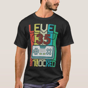 35. Geburtstag des ungesicherten Videospielers der T-Shirt