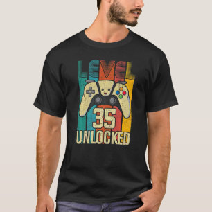 35. Geburtstag des ungesicherten Videospielers der T-Shirt