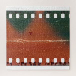 35-mm-Filmstreifen Anfang, coole Kratzer. Puzzle