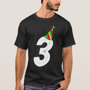 3. Geburtstag des jungen Mädchens 3 Jahre alt mit  T-Shirt