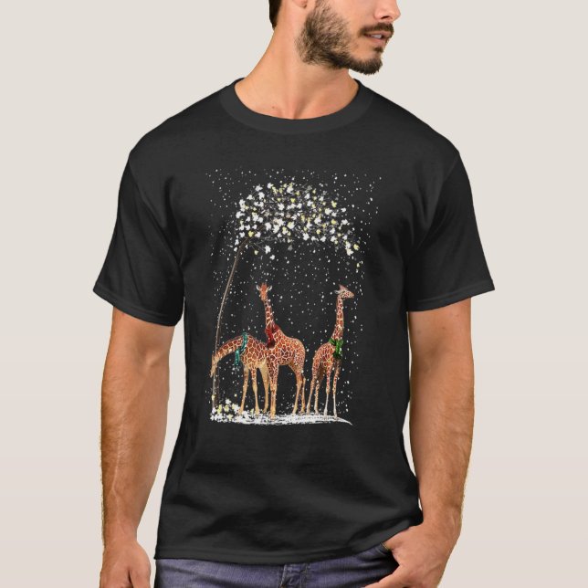 3 Giraffes Scarf Winter Christmas Tree Xmas Snowy T-Shirt (Vorderseite)