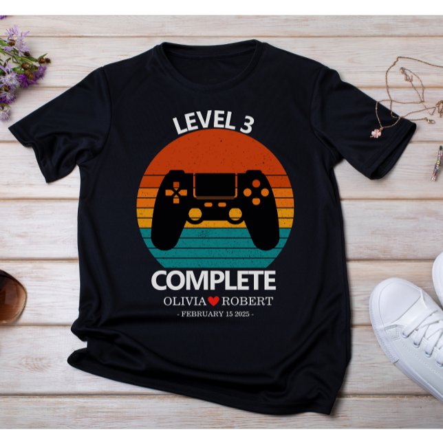 3. Hochzeitsjubiläum Benutzerdefiniertes Retro-Vid T-Shirt (Modern wedding couple name 3rd anniversary gifts t-shirt )