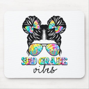 3. Klasse Vibes Messy Hair Bun Girl Ck zur Schule Mousepad