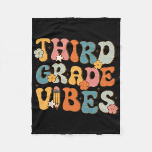 3. Klasse Vibes Zurück zur Schule Retro Dritte Kla Fleecedecke