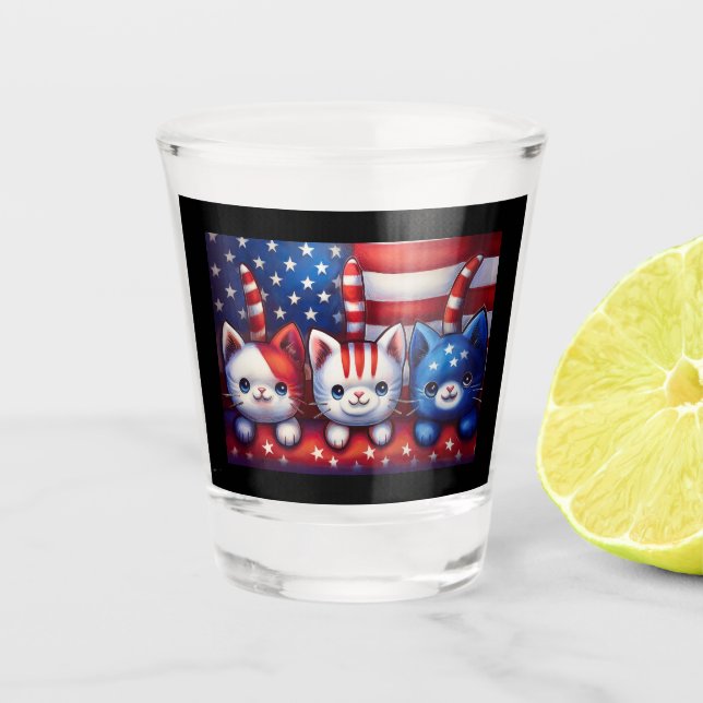 3 Patriotic Kittens With American Flag Schnapsglas (Vorderseite)