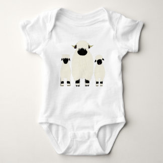3 Wallis Black Nose Sheep in Folge Baby Strampler